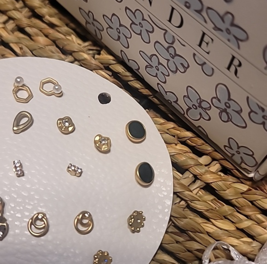 Golden Essentials Stud Earrings (10 pairs)